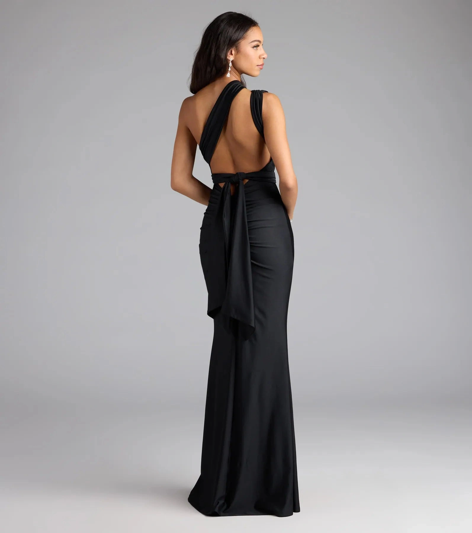 Lucena's Siren Song: A Transforming Gown for Unforgettable Evenings.